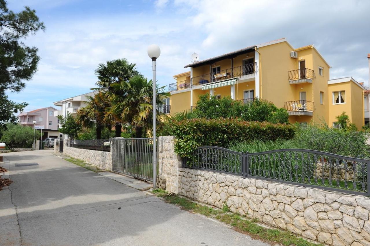 With A Parking Space - Diklo, - 5880